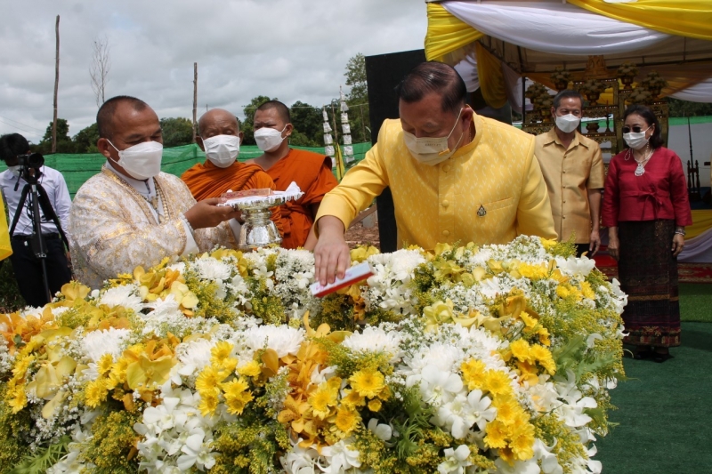 พิธีวางศิลาฤกษ์อาคารที่ทำการสำนักตรวจเงินแผ่นดินจังหวัดสุรินทร์ พร้อมอาคารชุดพักอาศัยและสิ่งก่อสร้างประกอบ