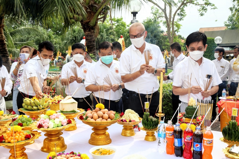 พิธีบวงสรวงดวงพระวิญญาณสมเด็จพระนเรศวรมหาราช ณ บริเวณวิหารสมเด็จพระนเรศวร วัดใหญ่ชัยมงคล จังหวัดพระนครศรีอยุธยา