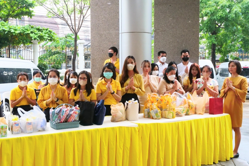 ทำบุญตักบาตร