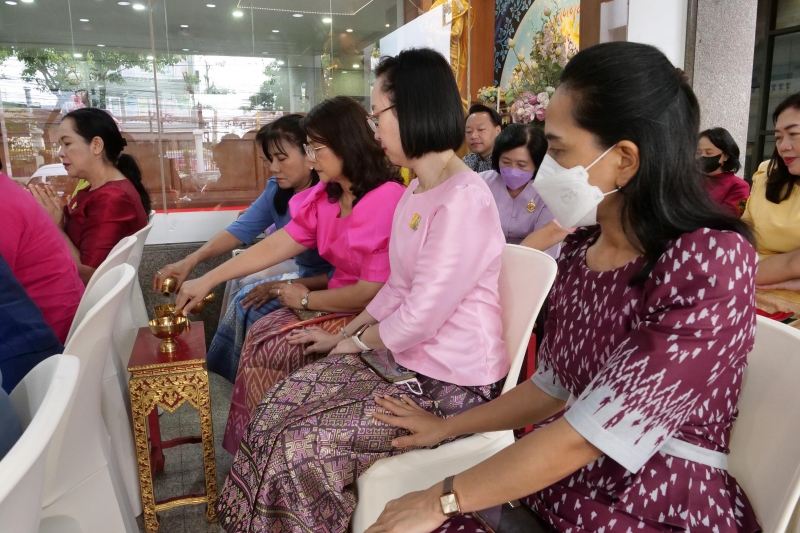 พิธีเจริญพระพุทธมนต์และทำบุญตักบาตร คณะสงฆ์ จำนวน 9 รูป