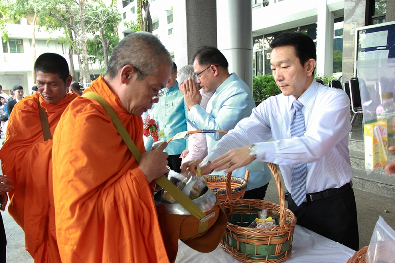 พิธีทำบุญตักบาตรข้าวสารอาหารแห้ง เดือนกุมภาพันธ์