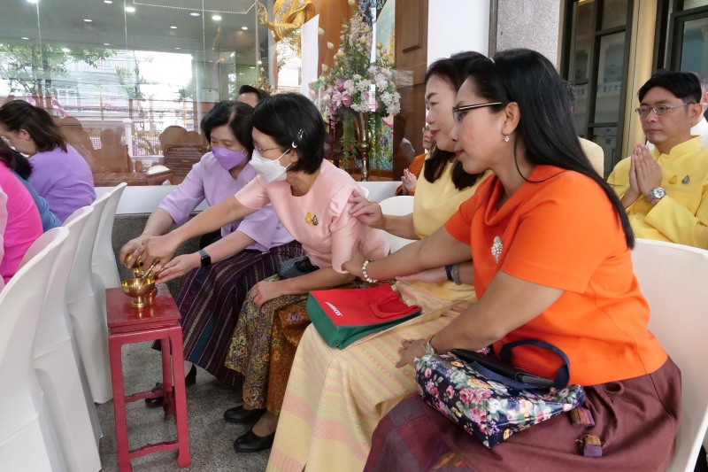 พิธีเจริญพระพุทธมนต์และทำบุญตักบาตร คณะสงฆ์ จำนวน 9 รูป