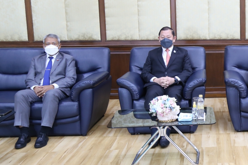 พิธีเปิดโครงการสัมมนาทางวิชาการ เรื่อง “การตรวจเงินแผ่นดินตามกฎหมายวินัยการเงินการคลังของรัฐ” ผ่านระบบออนไลน์ (Online) แบบถ่ายทอ