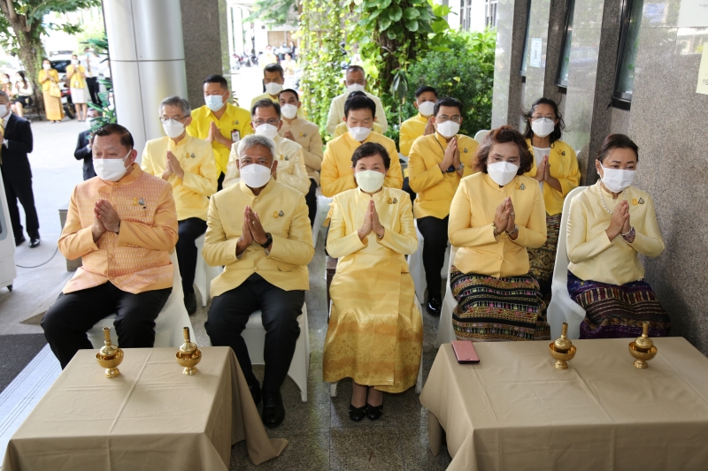 พิธีทำบุญตักบาตรข้าวสารอาหารแห้ง คณะสงฆ์จากวัดราชผาติการามวรวิหาร พระอารามหลวง เนื่องในโอกาสวันเฉลิมพระชนมพรรษา 28 กรกฎาคม 2565