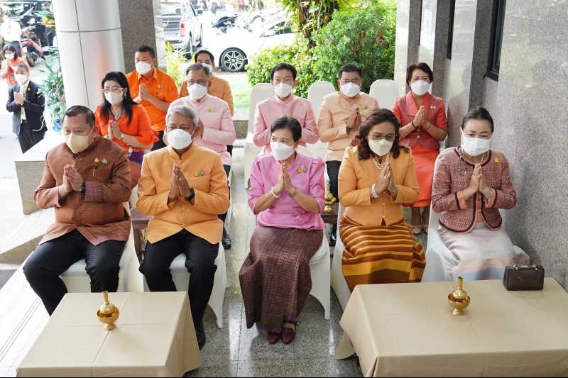 พิธีทำบุญตักบาตรข้าวสารอาหารแห้ง