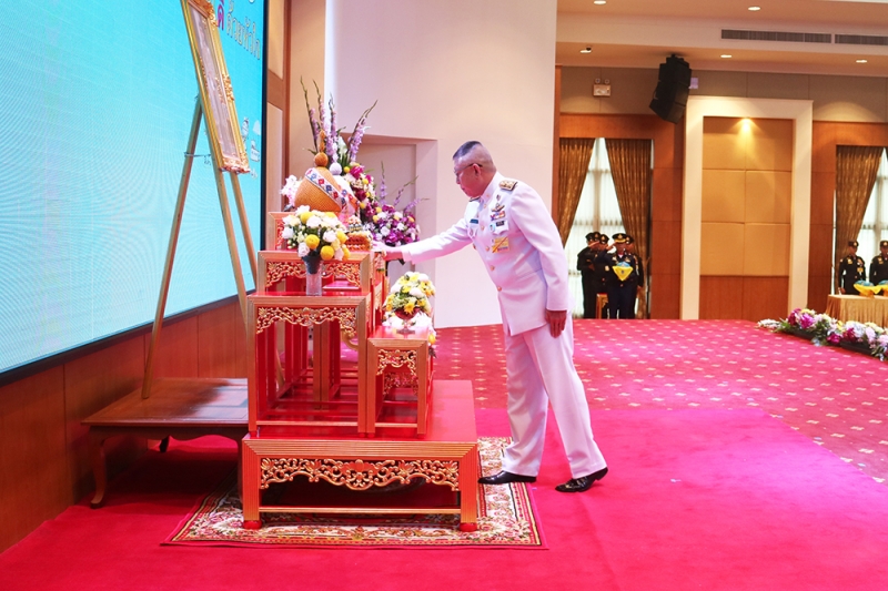 พิธีรับหมวกและผ้าพันคอพระราชทาน