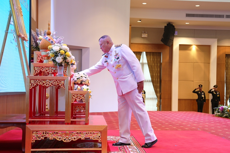 พิธีรับหมวกและผ้าพันคอพระราชทานในโครงการจิตอาสา “เราทำความ ดี ด้วยหัวใจ”