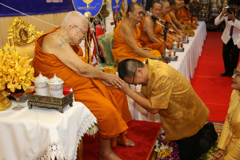 พิธีเจริญพระพุทธมนต์สมโภชผ้าพระกฐินพระราชทาน ประจำปี 2562 โดย สำนักงานการตรวจเงินแผ่นดิน ณ วัดหนองแวง พระอารามหลวง ตำบลในเมือง