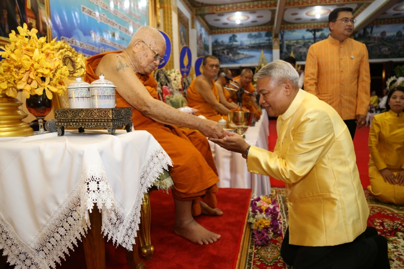 พิธีเจริญพระพุทธมนต์สมโภชผ้าพระกฐินพระราชทาน ประจำปี 2562 โดย สำนักงานการตรวจเงินแผ่นดิน ณ วัดหนองแวง พระอารามหลวง ตำบลในเมือง