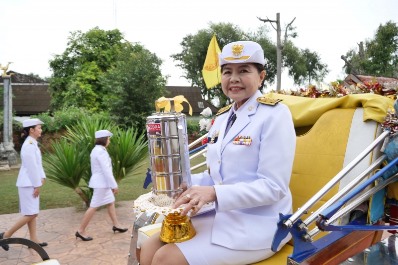 พิธีสวดพระพุทธมนต์และทำบุญตักบาตร