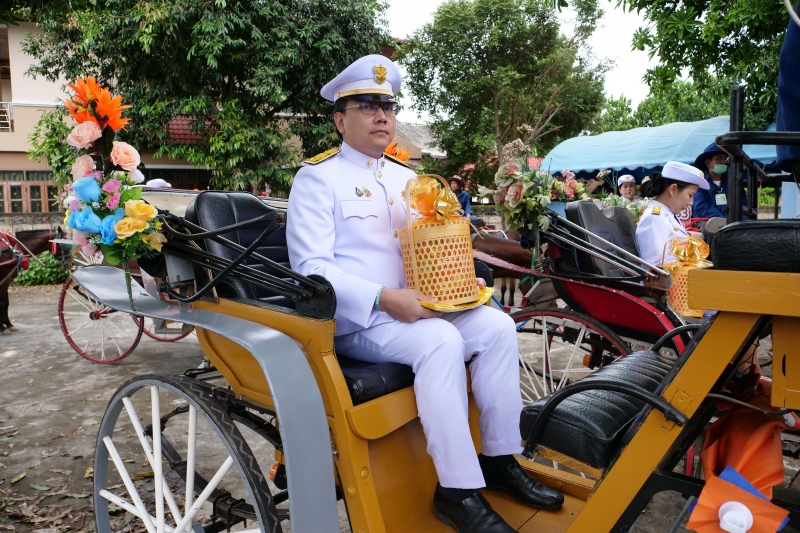 พิธีสวดพระพุทธมนต์และทำบุญตักบาตร