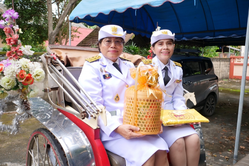 พิธีสวดพระพุทธมนต์และทำบุญตักบาตร