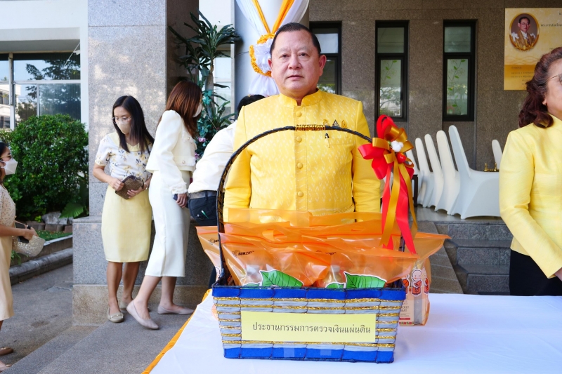พิธีสวดพระพุทธมนต์และทำบุญตักบาตร