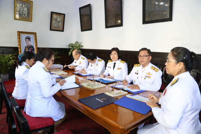 ลงนามถวายพระพรสมเด็จพระนางเจ้าสิริกิติ์ พระบรมราชินีนาถ