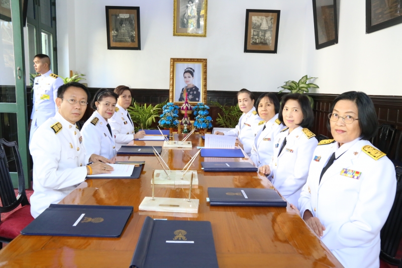 ลงนามถวายพระพรสมเด็จพระนางเจ้าสิริกิติ์ พระบรมราชินีนาถ