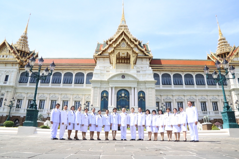 ลงนามถวายพระพรสมเด็จพระนางเจ้าสิริกิติ์ พระบรมราชินีนาถ