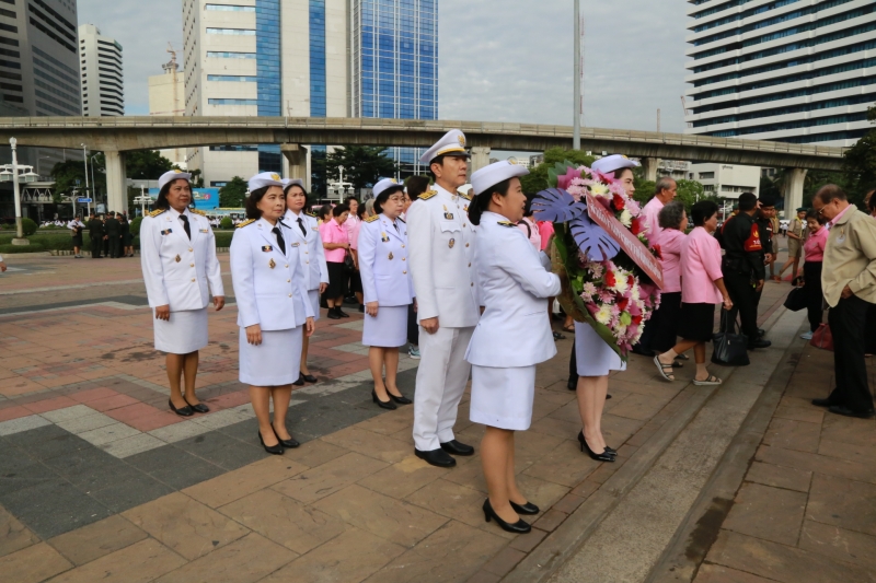 ร่วมวางพวงมาลาเนื่องในโอกาสวันคล้ายวันสวรรคต ร.6