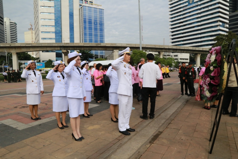 ร่วมวางพวงมาลาเนื่องในโอกาสวันคล้ายวันสวรรคต ร.6