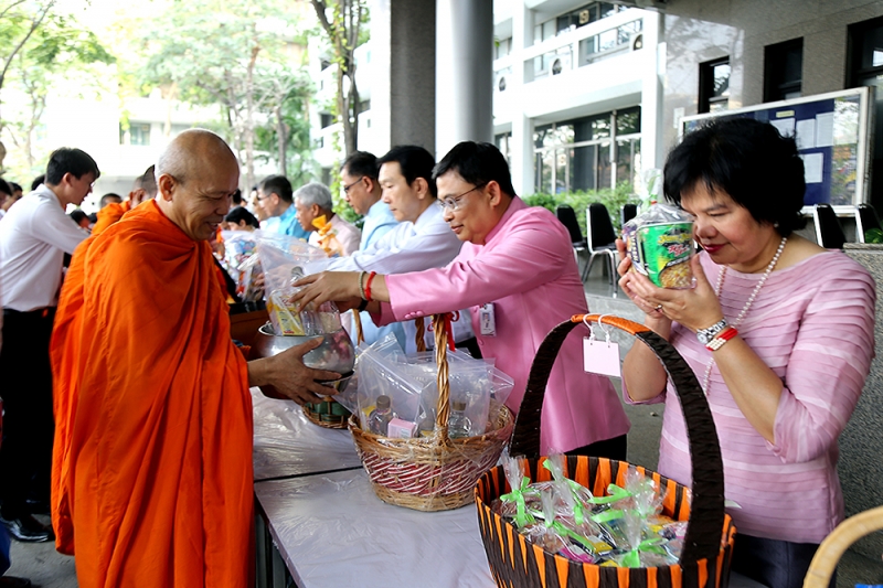 พิธีทำบุญตักบาตรข้าวสารอาหารแห้ง เดือนกุมภาพันธ์