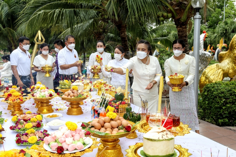 พิธีบวงสรวงดวงพระวิญญาณสมเด็จพระนเรศวรมหาราช ณ บริเวณวิหารสมเด็จพระนเรศวร วัดใหญ่ชัยมงคล จังหวัดพระนครศรีอยุธยา