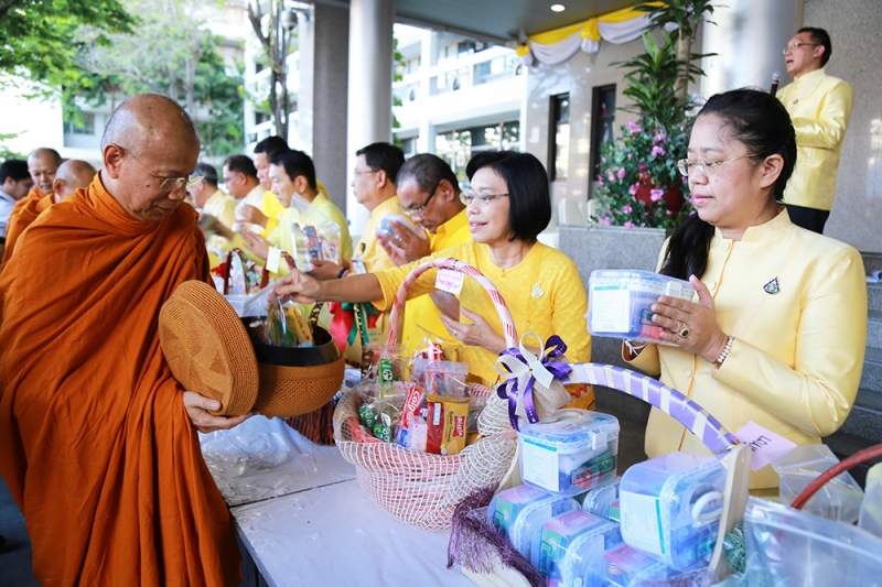 พิธีทำบุญตักบาตรข้าวสารอาหารแห้ง เดือนพฤษภาคม 2562