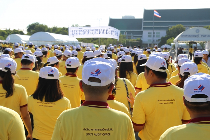 สตง.ร่วมเดินริ้วขบวนอัญเชิญเครื่องราชสักการะและร่วมพิธีจุดเทียนถวายพระพรชัยมงคลเนื่องในโอกาสวันเฉลิมพระชนมพรรษาพระบาทสมเด็จพระเจ