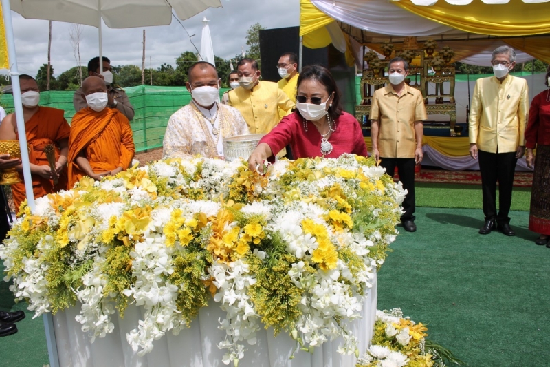 พิธีวางศิลาฤกษ์อาคารที่ทำการสำนักตรวจเงินแผ่นดินจังหวัดสุรินทร์ พร้อมอาคารชุดพักอาศัยและสิ่งก่อสร้างประกอบ