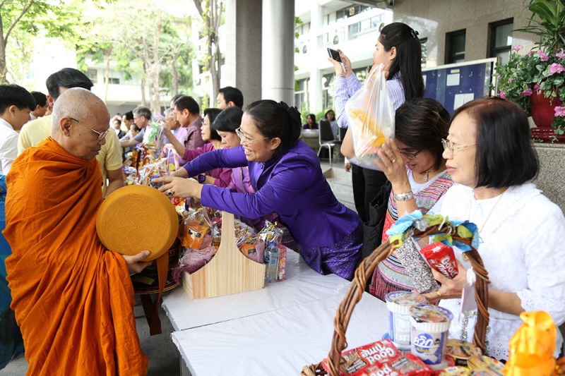 พิธีทำบุญตักบาตรข้าวสารอาหารแห้ง เดือนเมษายน 2562