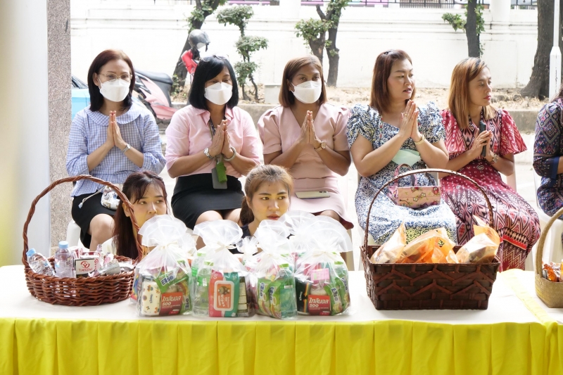 พิธีเจริญพระพุทธมนต์และทำบุญตักบาตร คณะสงฆ์ จำนวน 9 รูป