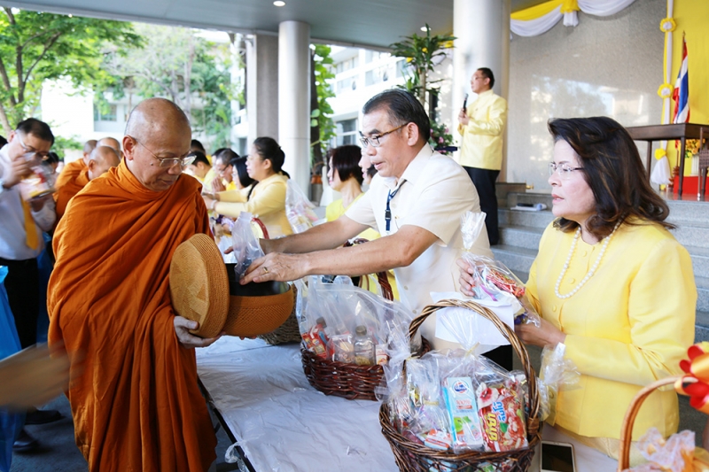 พิธีทำบุญตักบาตรข้าวสารอาหารแห้ง เดือนพฤษภาคม 2562