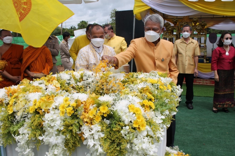 พิธีวางศิลาฤกษ์อาคารที่ทำการสำนักตรวจเงินแผ่นดินจังหวัดสุรินทร์ พร้อมอาคารชุดพักอาศัยและสิ่งก่อสร้างประกอบ