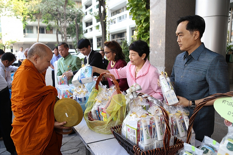 พิธีทำบุญตักบาตรข้าวสารอาหารแห้ง เดือนมีนาคม 2562