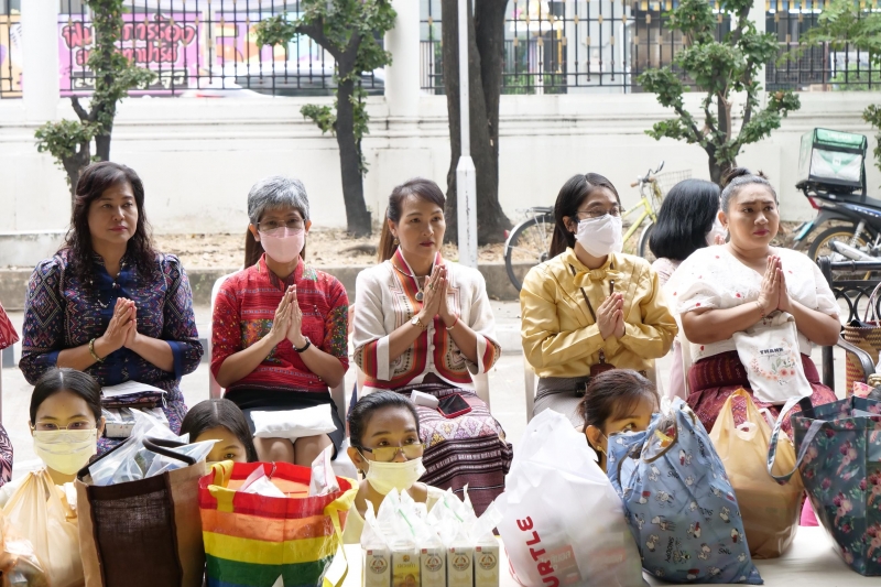 พิธีเจริญพระพุทธมนต์และทำบุญตักบาตร คณะสงฆ์ จำนวน 9 รูป