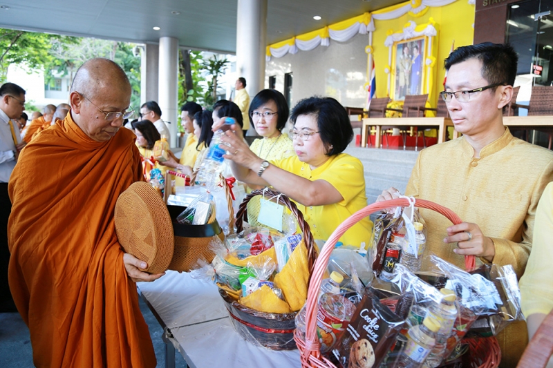 พิธีทำบุญตักบาตรข้าวสารอาหารแห้ง เดือนพฤษภาคม 2562