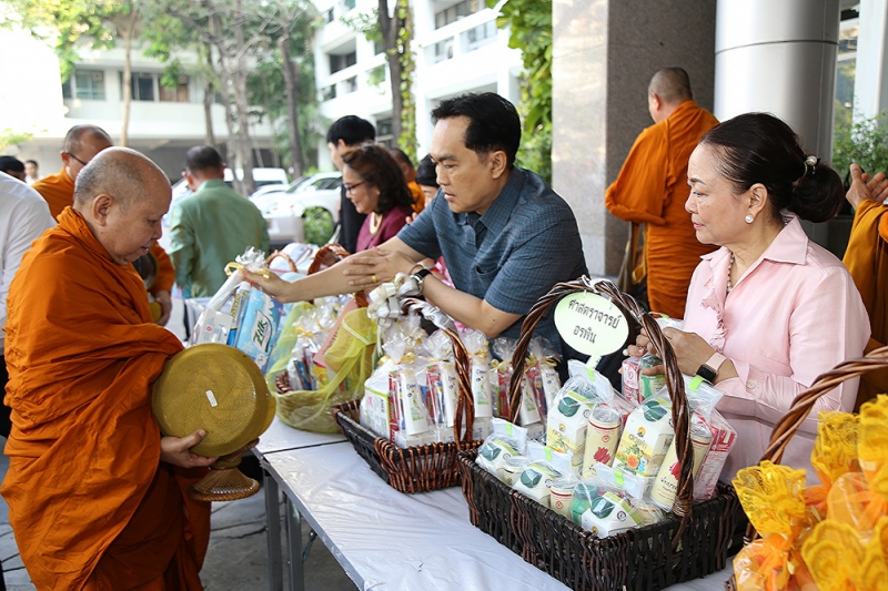 พิธีทำบุญตักบาตรข้าวสารอาหารแห้ง เดือนมีนาคม 2562