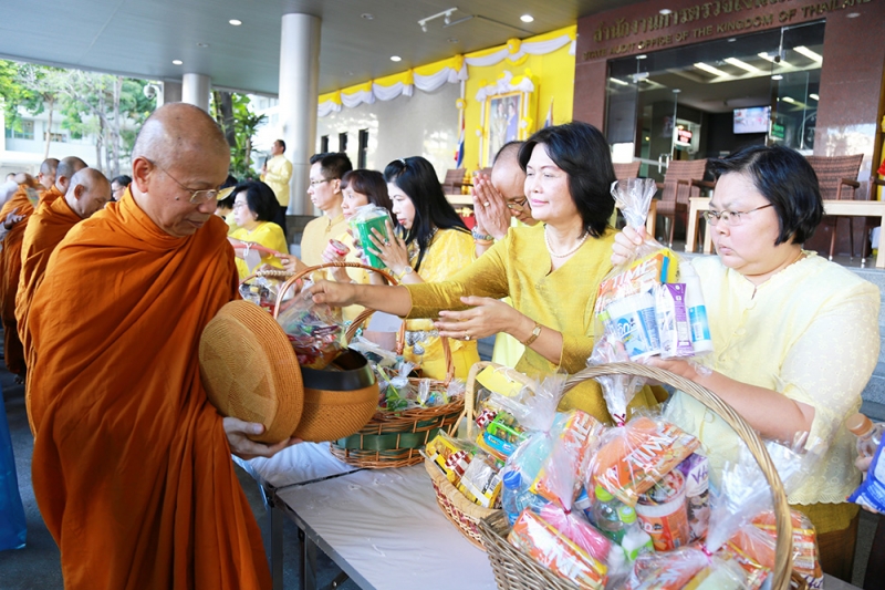 พิธีทำบุญตักบาตรข้าวสารอาหารแห้ง เดือนพฤษภาคม 2562