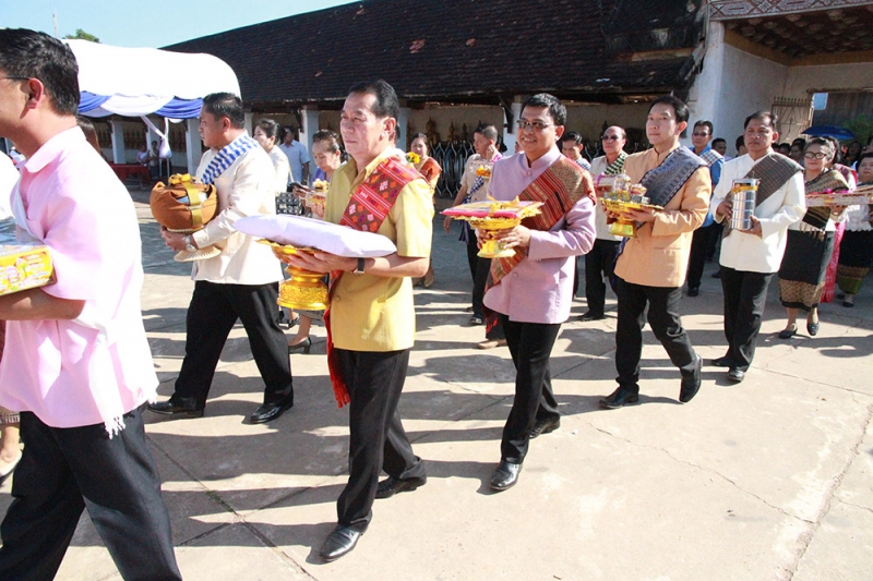 ขบวนพิธีถวายผ้าไตรพระราชทาน 
