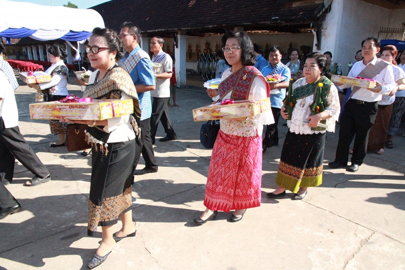 ขบวนพิธีถวายผ้าไตรพระราชทาน 