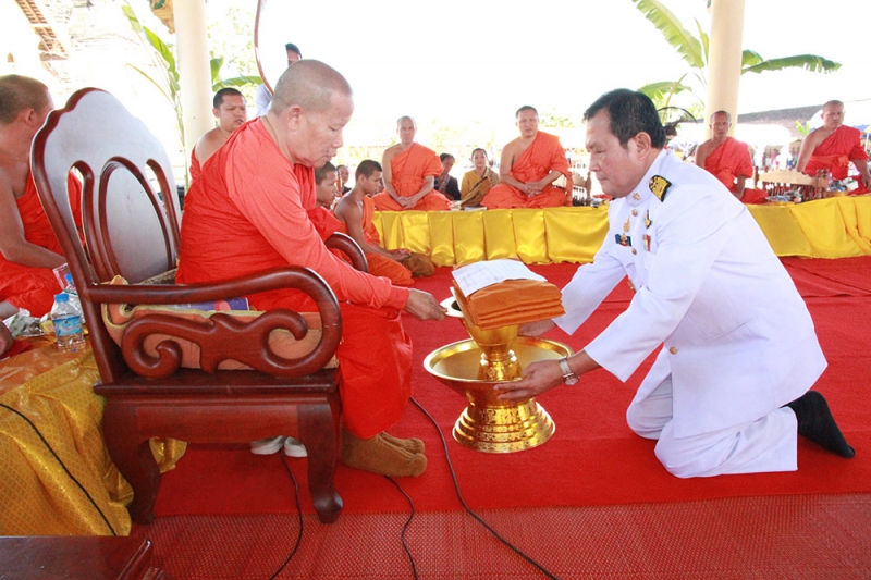 ประธานคณะกรรมการตรวจเงินแผ่นดินถวายผ้าไตรพระราชทาน