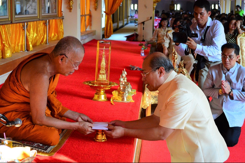 ผู้ว่าการตรวจเงินแผ่นดินถวายปัจจัย