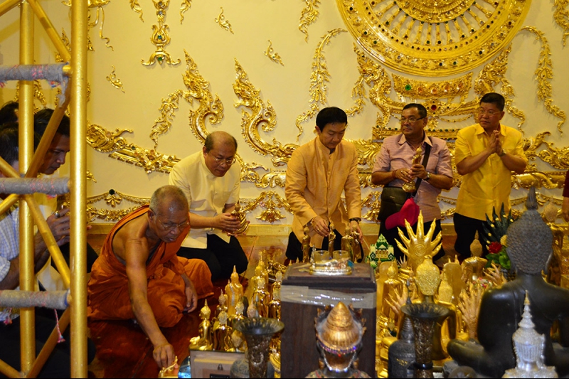 ผู้ว่าการตรวจเงินแผ่นดินและคณะผู้บริหารกราบมนัสการองค์พระธุาตพนม