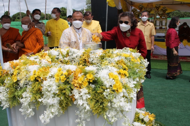 พิธีวางศิลาฤกษ์อาคารที่ทำการสำนักตรวจเงินแผ่นดินจังหวัดสุรินทร์ พร้อมอาคารชุดพักอาศัยและสิ่งก่อสร้างประกอบ