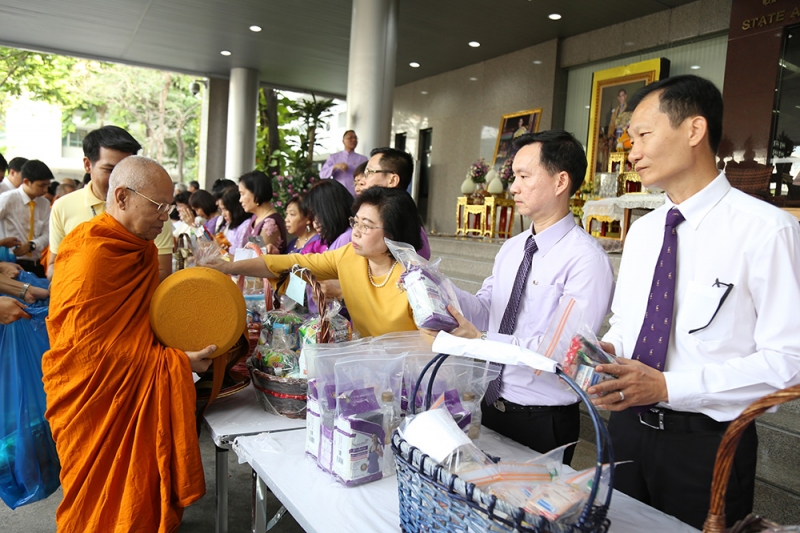 พิธีทำบุญตักบาตรข้าวสารอาหารแห้ง เดือนเมษายน 2562