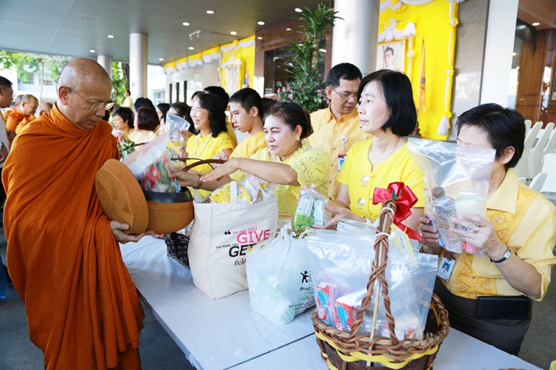 พิธีทำบุญตักบาตรข้าวสารอาหารแห้ง เดือนพฤษภาคม 2562