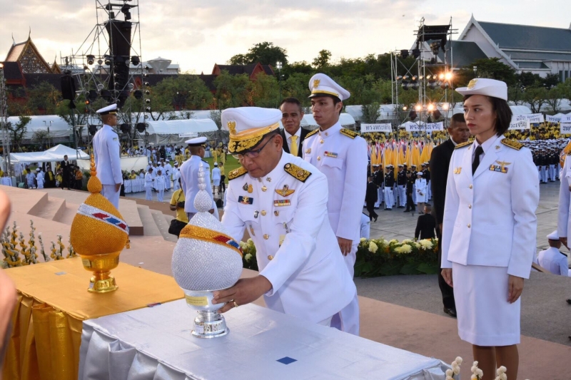 สตง.ร่วมเดินริ้วขบวนอัญเชิญเครื่องราชสักการะและร่วมพิธีจุดเทียนถวายพระพรชัยมงคลเนื่องในโอกาสวันเฉลิมพระชนมพรรษาพระบาทสมเด็จพระเจ