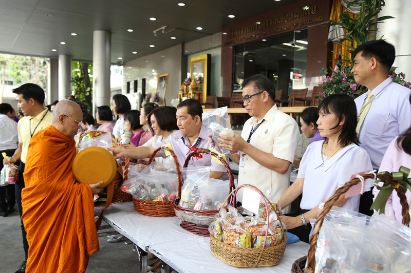 พิธีทำบุญตักบาตรข้าวสารอาหารแห้ง เดือนเมษายน 2562