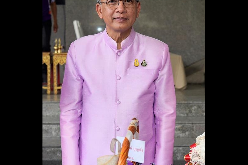 พิธีสวดพระพุทธมนต์และทำบุญตักบาตร 