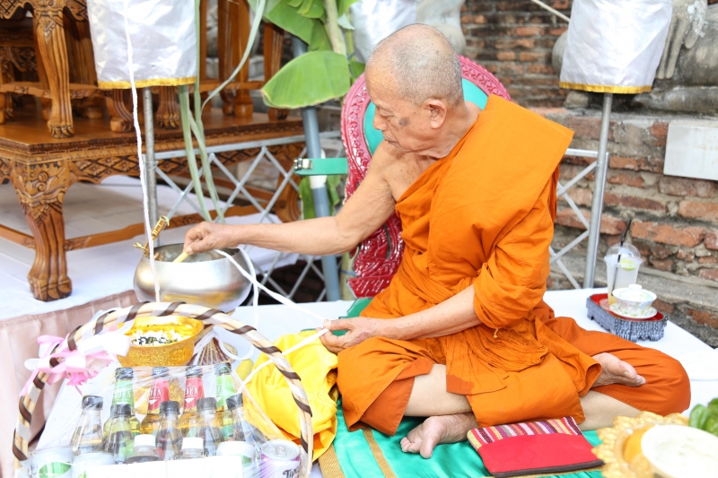 พิธีอธิษฐานจิตมวลสาร แผ่นจาร และแผ่นดวงชะตา 