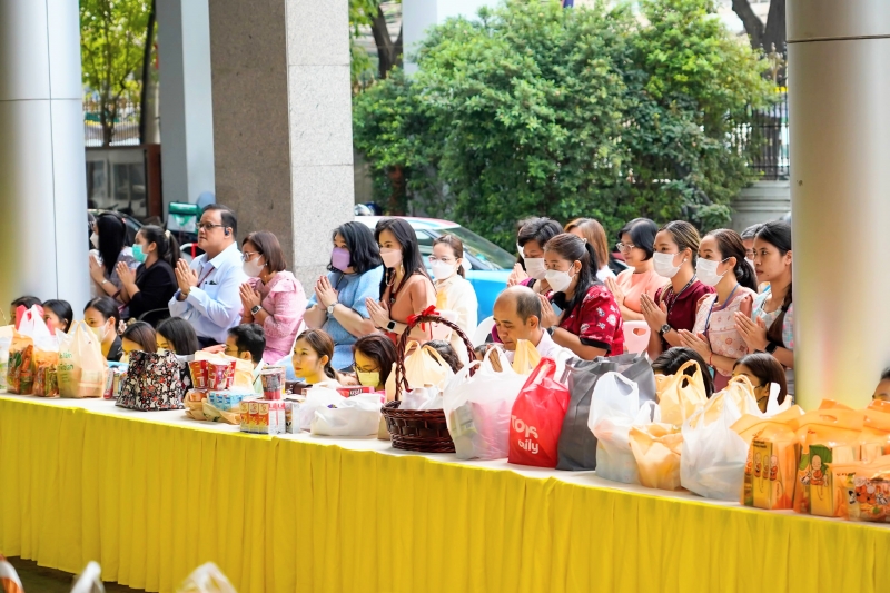 พิธีเจริญพระพุทธมนต์และทำบุญตักบาตร คณะสงฆ์ จำนวน 9 รูป