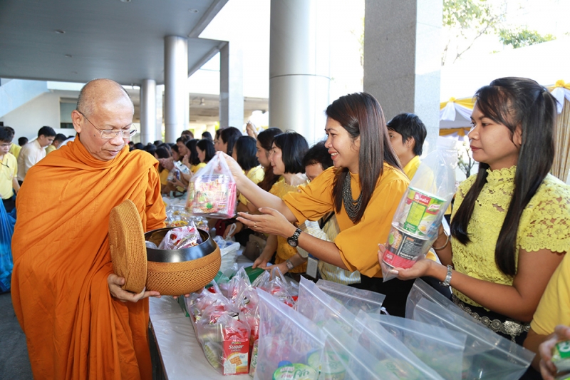 พิธีทำบุญตักบาตรข้าวสารอาหารแห้ง เดือนพฤษภาคม 2562